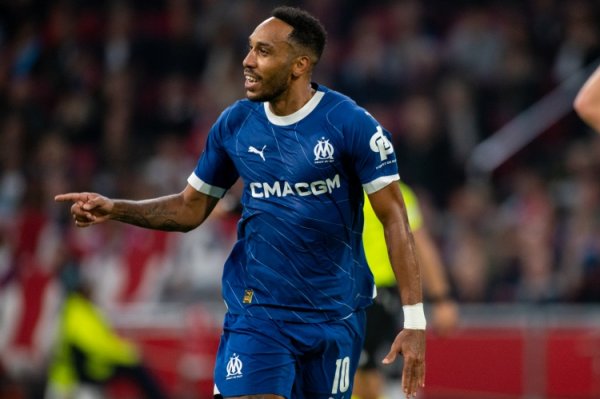 Aubameyang trở thành cầu thủ n